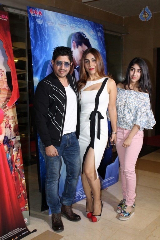 Stars at Jeena Isi Ka Naam Hai Premiere - 38 / 42 photos