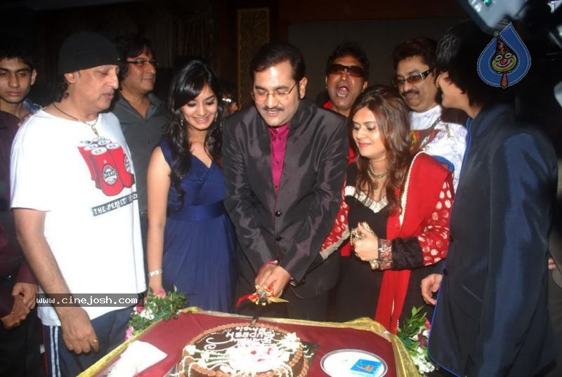 Sudesh Bhosle Birthday Party - 21 / 87 photos