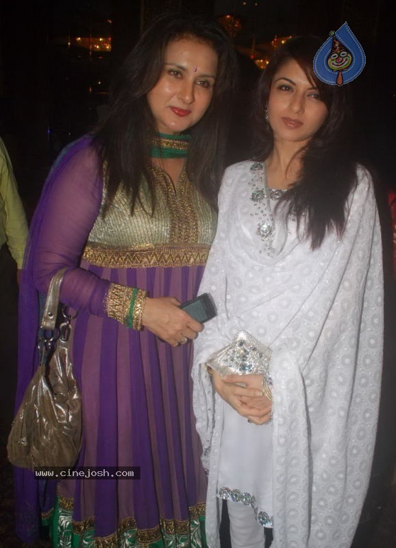 Sudesh Bhosle Birthday Party - 66 / 87 photos