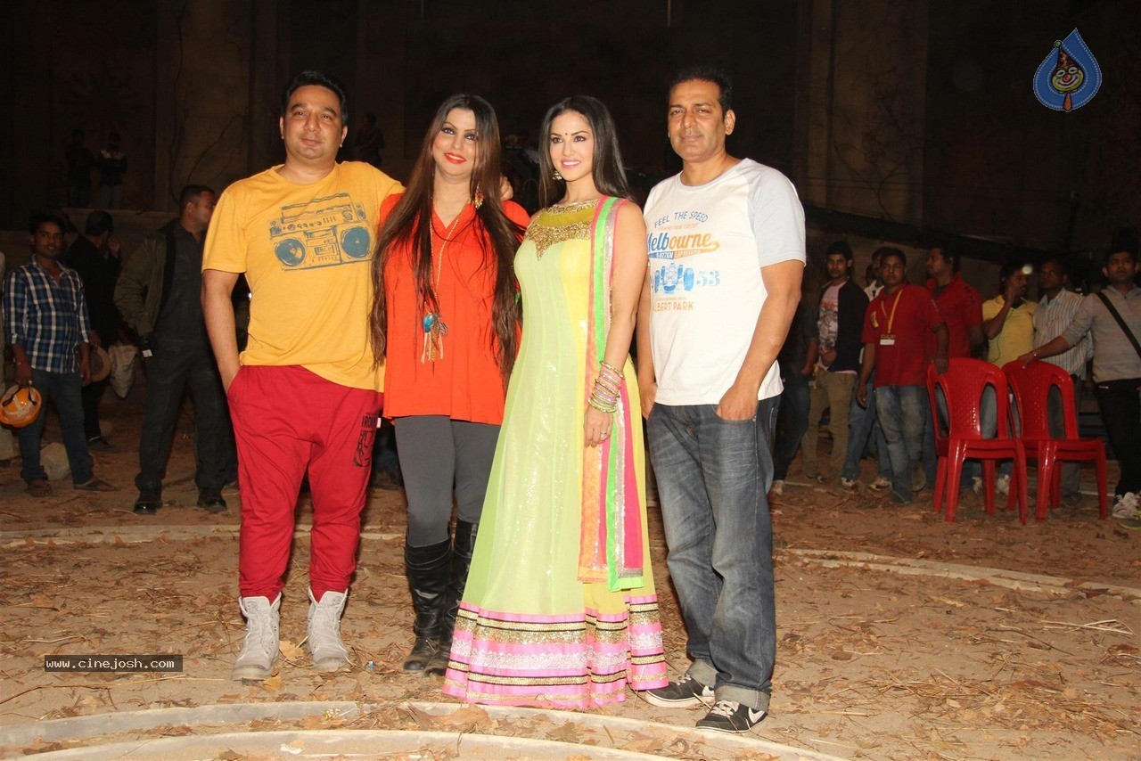 Sunny Leone at Film Leela Sets - 12 / 41 photos