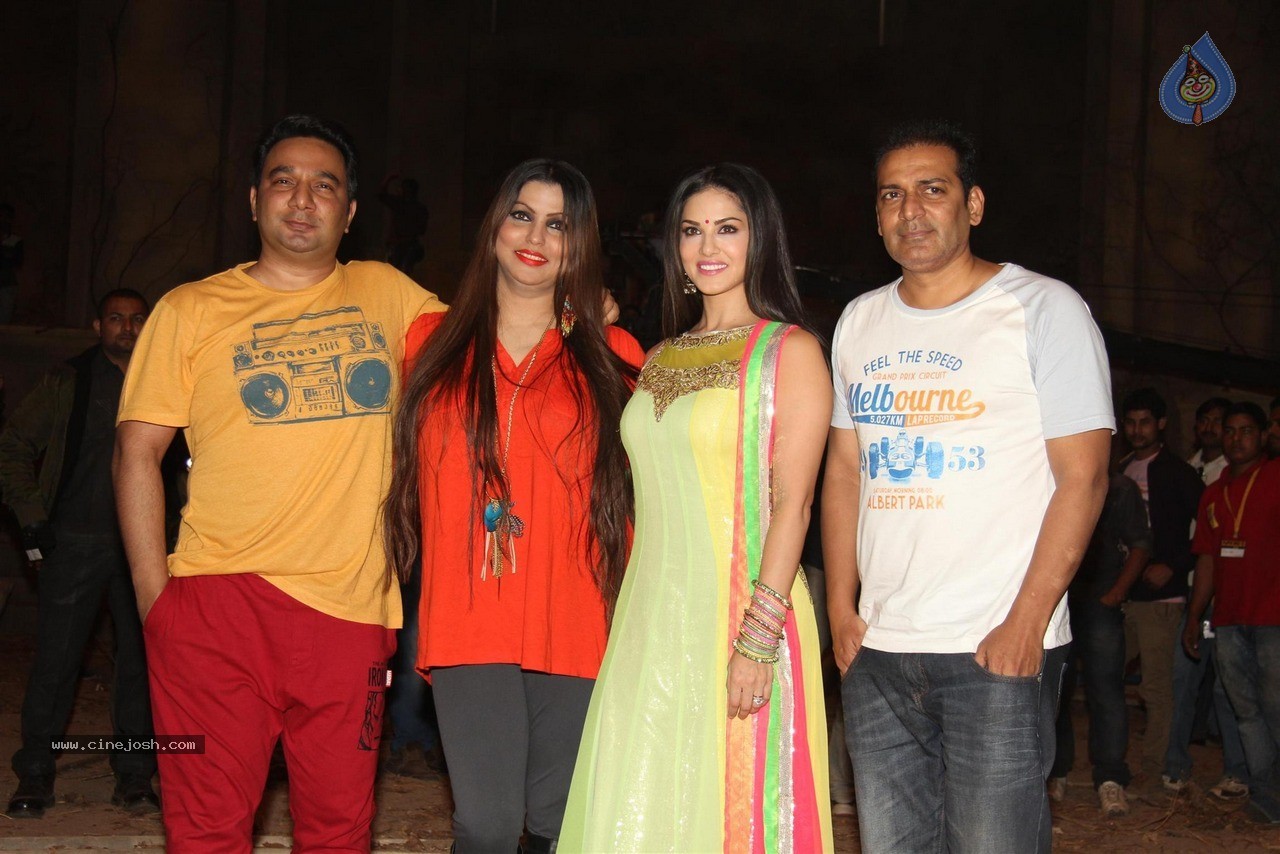 Sunny Leone at Film Leela Sets - 23 / 41 photos