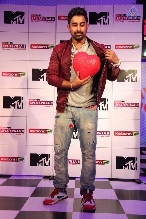 Sunny Leone at MTV Splitsvilla 8 Press Meet - 29 / 40 photos