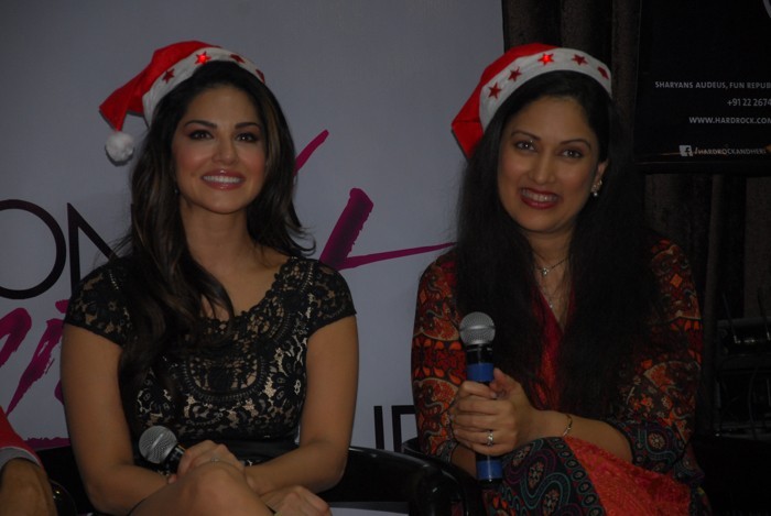 Sunny Leone at One Night Stand with Christmas - 9 / 51 photos