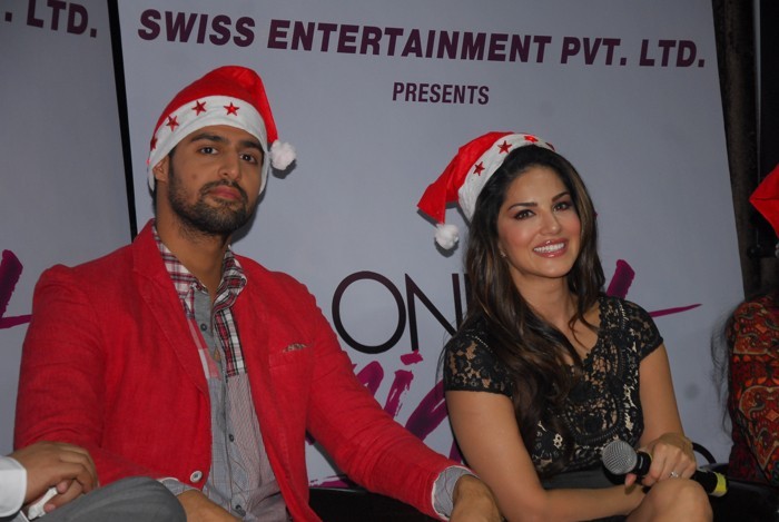 Sunny Leone at One Night Stand with Christmas - 13 / 51 photos