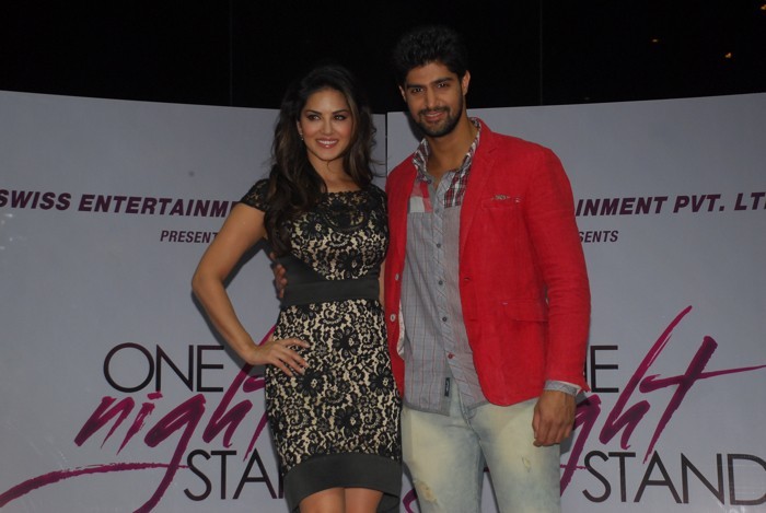 Sunny Leone at One Night Stand with Christmas - 30 / 51 photos