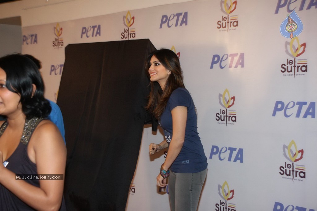 Sunny Leone Unveils PETA ad Campaign - 26 / 59 photos