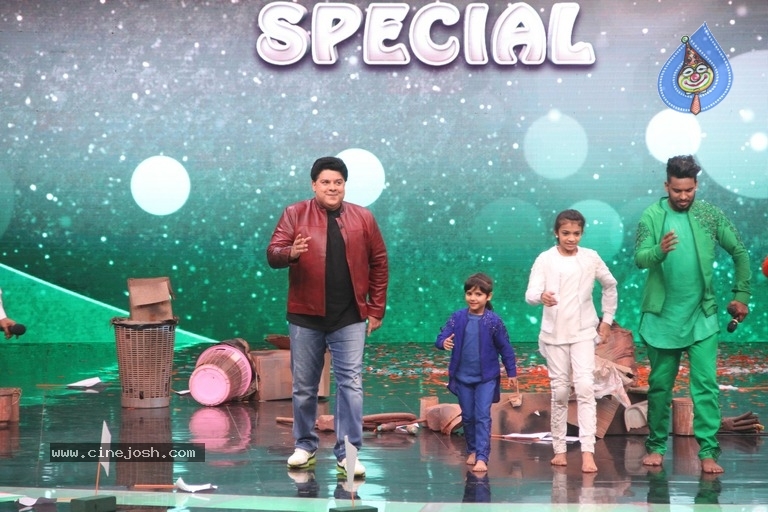 Super Dancer Show On Location Photos - 4 / 9 photos