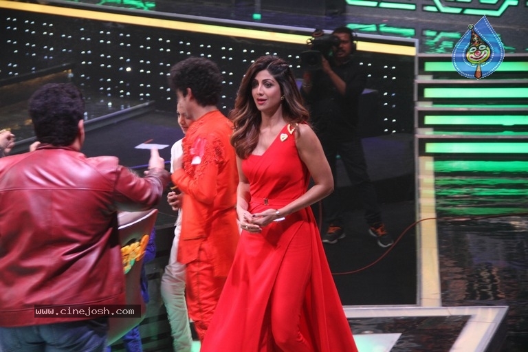 Super Dancer Show On Location Photos - 5 / 9 photos