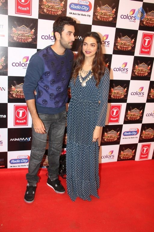 Suron Ke Sang Salaam Shri Gulshan Kumar Red Carpet - 7 / 82 photos