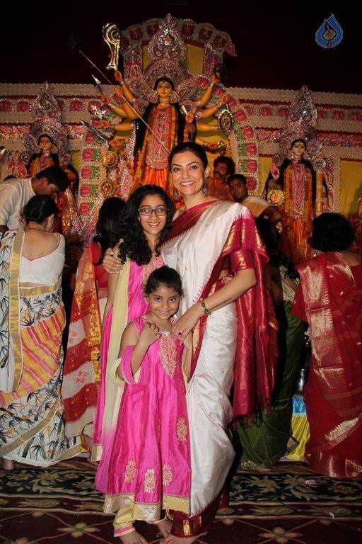 Sushmita Sen at Durga Aarti - 3 / 21 photos