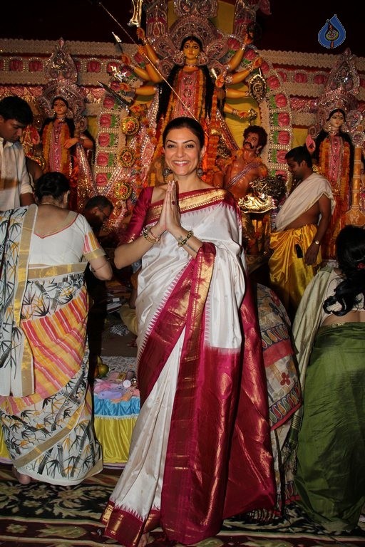Sushmita Sen at Durga Aarti - 5 / 21 photos