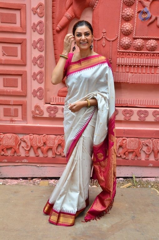 Sushmita Sen at Durga Aarti - 11 / 21 photos