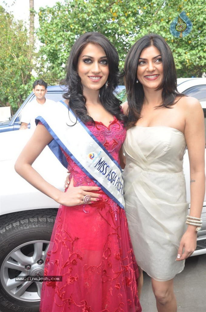 Sushmita Sen at I AM SHE Event - 3 / 41 photos
