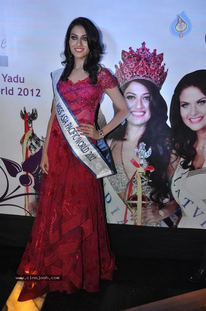 Sushmita Sen at I AM SHE Event - 12 / 41 photos