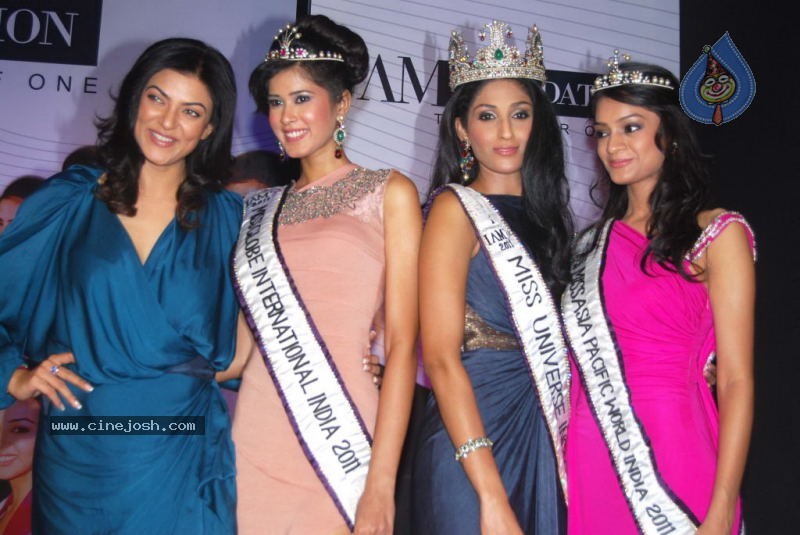 Sushmita Sen Introduces I AM SHE 2011 Winners - 13 / 26 photos