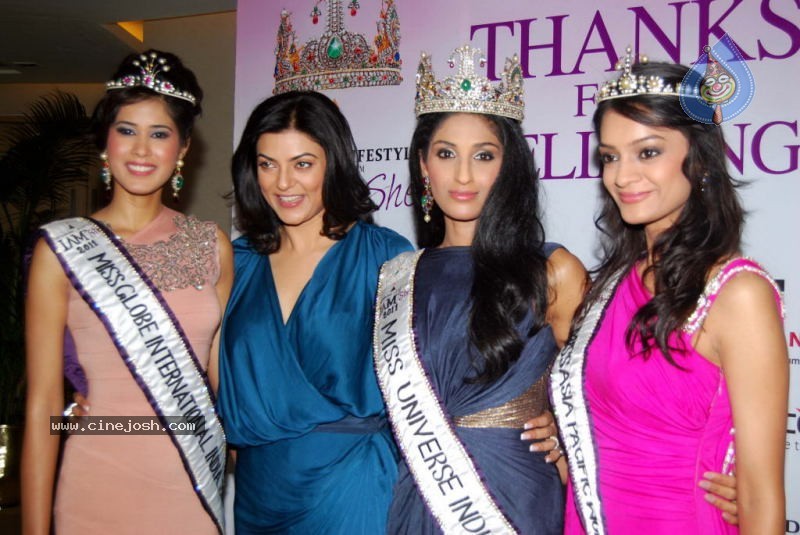 Sushmita Sen Introduces I AM SHE 2011 Winners - 17 / 26 photos