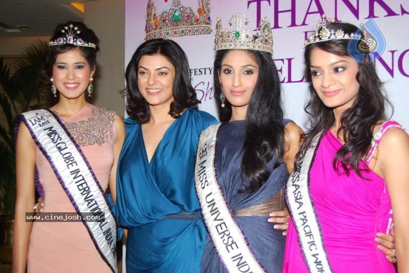 Sushmita Sen Introduces I AM SHE 2011 Winners - 18 / 26 photos