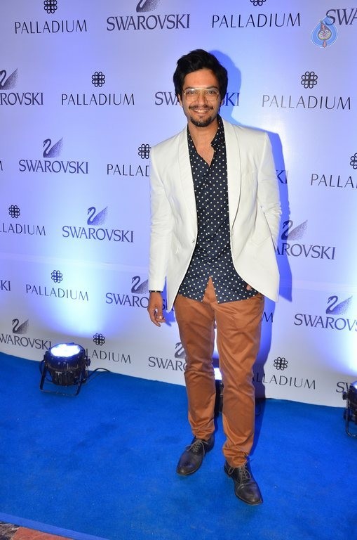 Swarovski Light Up You Light Event - 9 / 16 photos