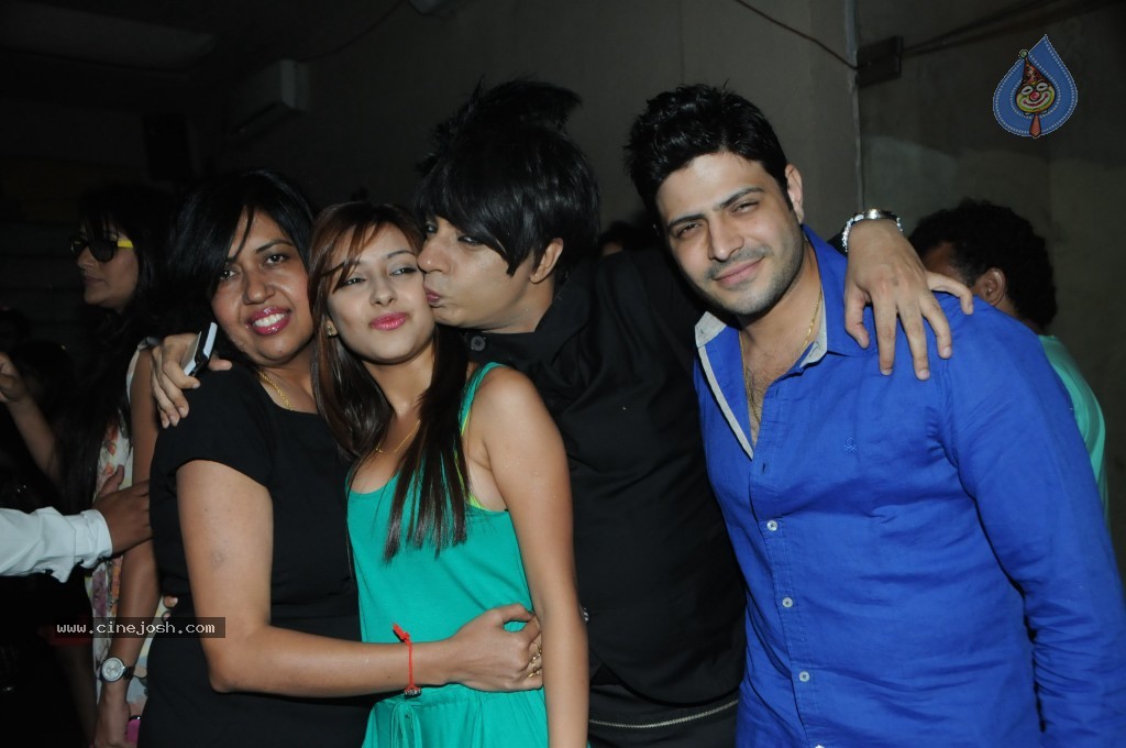 Swati Loomba Birthday Bash - 1 / 48 photos