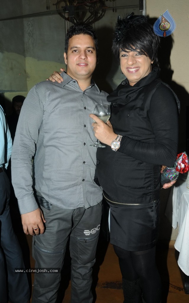 Swati Loomba Birthday Bash - 7 / 48 photos