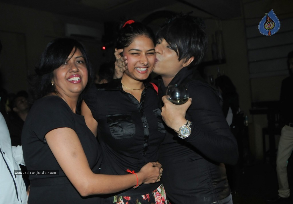 Swati Loomba Birthday Bash - 19 / 48 photos