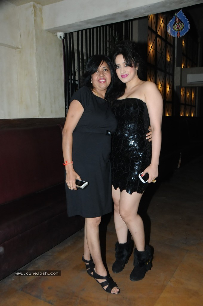 Swati Loomba Birthday Bash - 26 / 48 photos