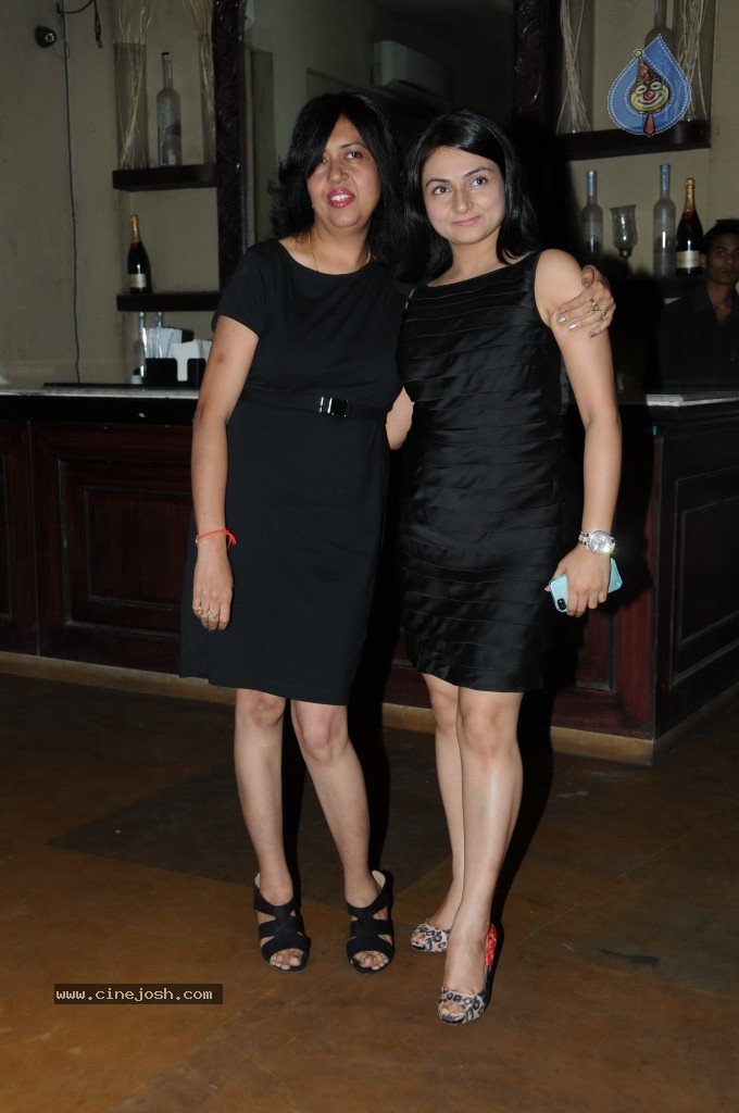 Swati Loomba Birthday Bash - 40 / 48 photos