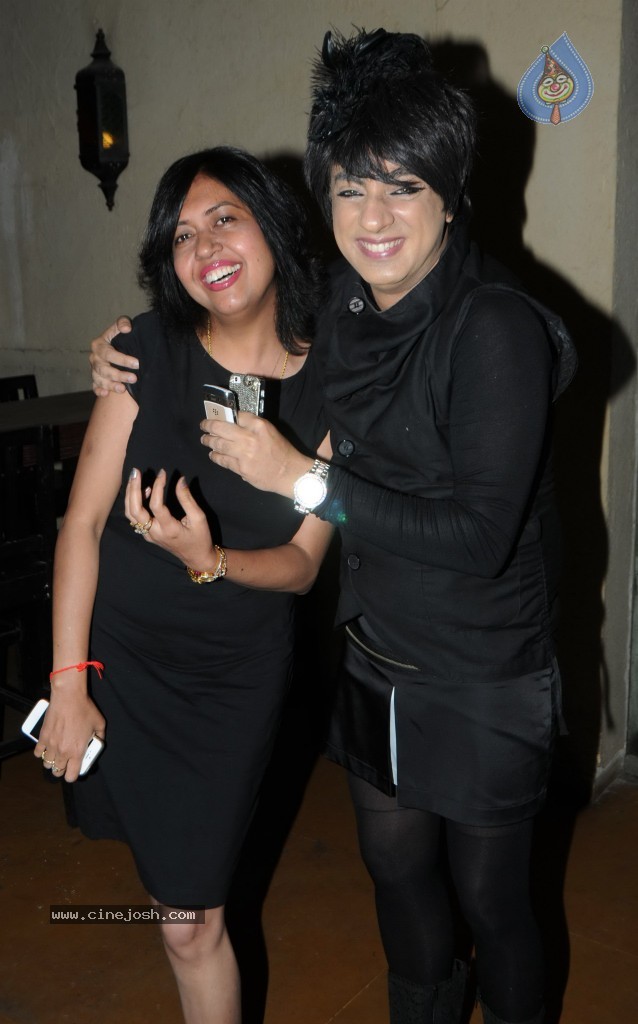 Swati Loomba Birthday Bash - 42 / 48 photos