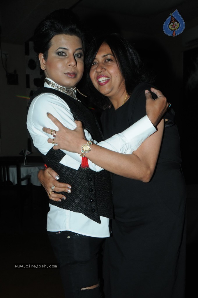 Swati Loomba Birthday Bash - 43 / 48 photos