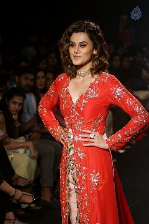 Taapsee at LFW Winter Festive 2017 - 6 / 18 photos