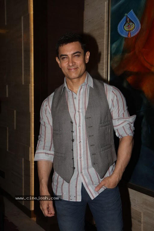 Talaash Movie Success Party - 40 / 55 photos