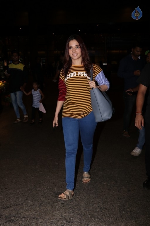 Tamanna and Shraddha Kapoor Spotted At Airport - 13 / 20 photos