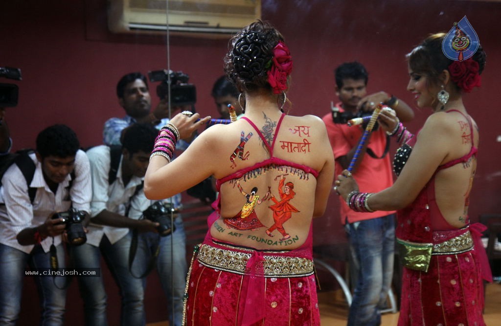 Tanisha Singh Hot Back Painting Photo Shoot - 31 / 31 photos