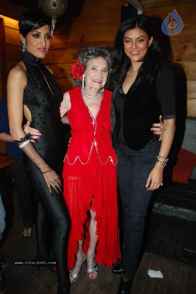 Tao Porchon Lynch Felicitation - 41 / 97 photos