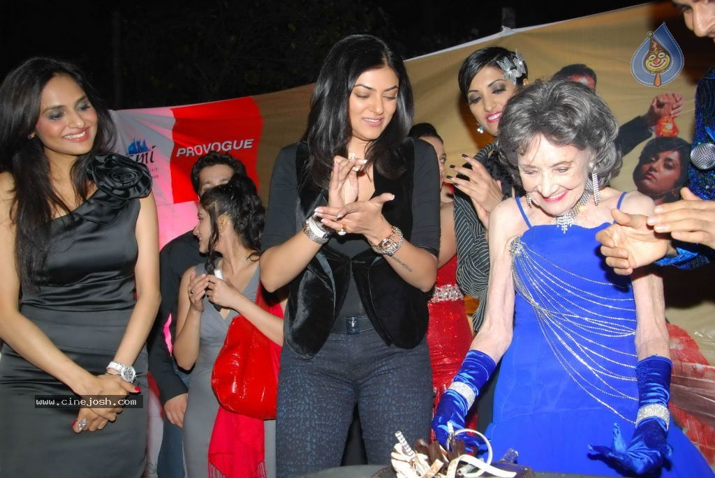 Tao Porchon Lynch Felicitation - 96 / 97 photos