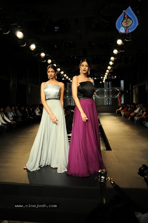 Tapsee Pannu At Forevermark Collection Fashion Show - 6 / 9 photos