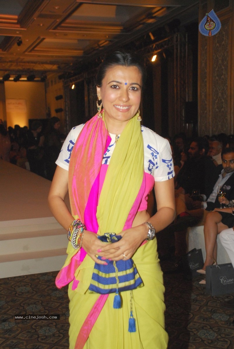 Tarun Tahiliani Solo Show for Sahachari Foundation - 4 / 39 photos