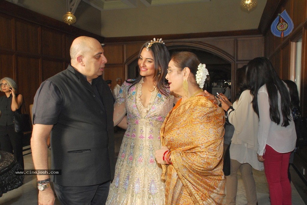 Tarun Tahiliani Solo Show for Sahachari Foundation - 9 / 39 photos