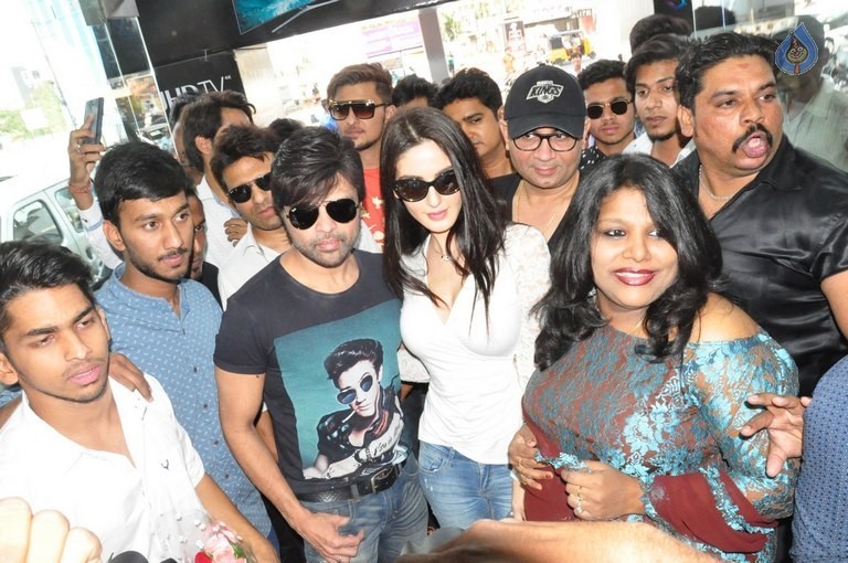Teraa Suroor 2 Promotion at Yes Mart - 13 / 35 photos