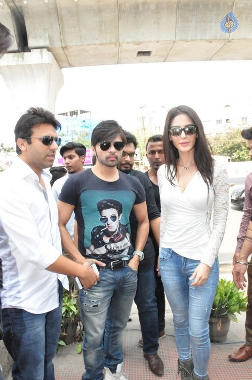Teraa Suroor 2 Promotion at Yes Mart - 25 / 35 photos
