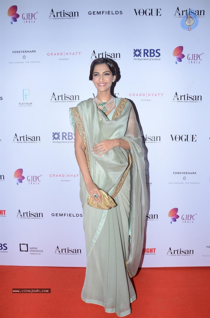 The Artisan Jewellery Design Awards 2014 - 97 / 105 photos