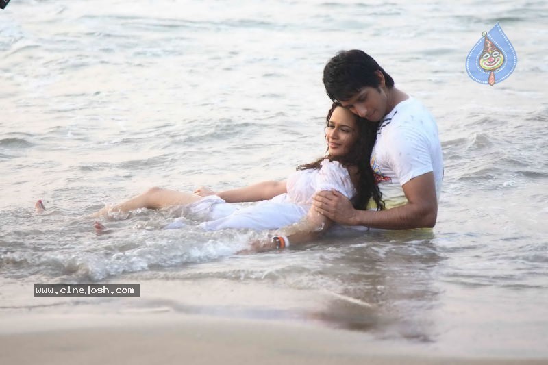 Toh Baat Pakki Movie Stills - 6 / 16 photos