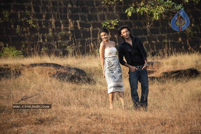 Toh Baat Pakki Movie Stills - 16 / 16 photos