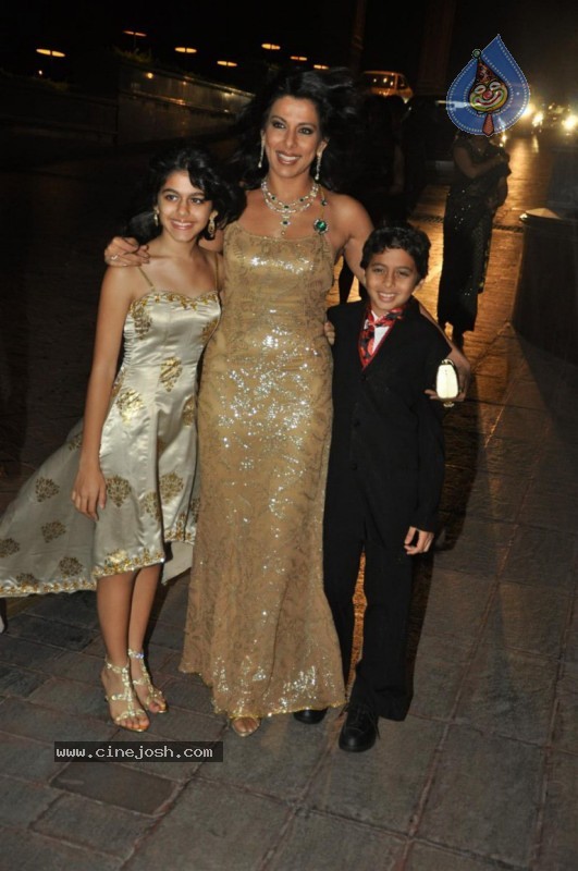 Top Bolly Celebs at Laila Khan's Wedding Reception - 30 / 56 photos
