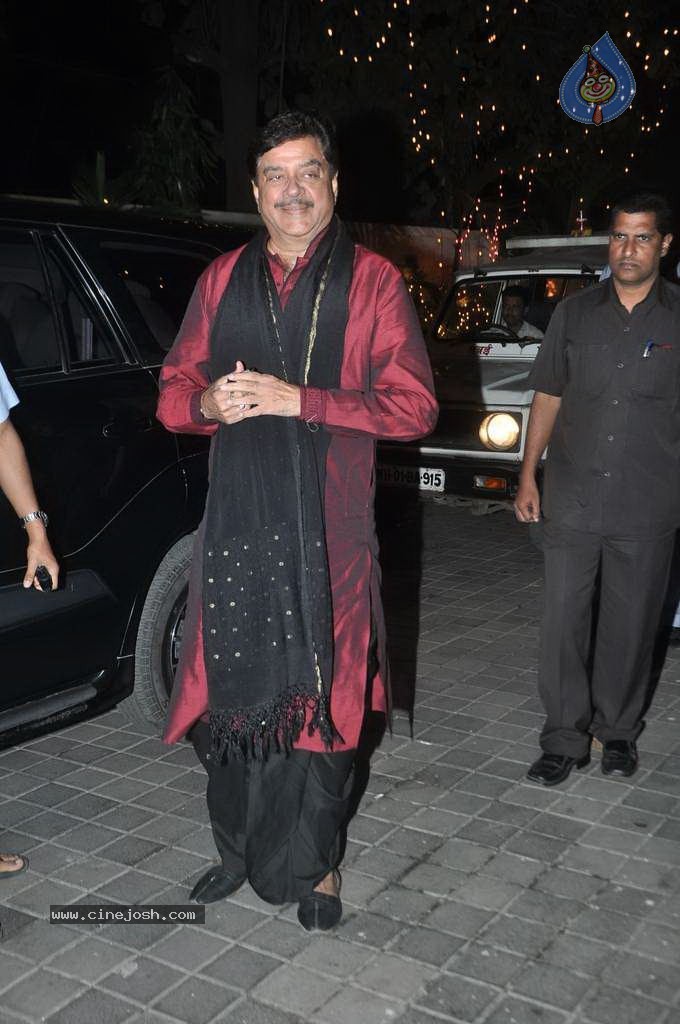 Top Bolly Celebs at Subhash Ghai Party - 13 / 142 photos