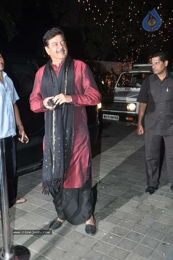 Top Bolly Celebs at Subhash Ghai Party - 103 / 142 photos