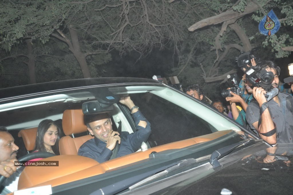 Top Bolly n Cricket Stars at Sachin Tendulkar Party - 6 / 152 photos