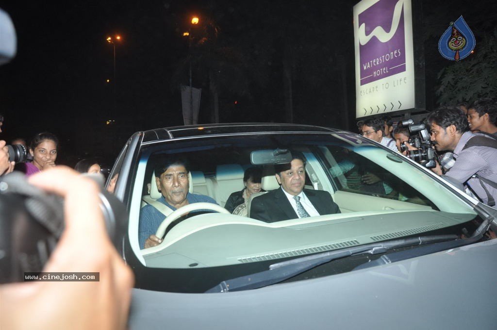 Top Bolly n Cricket Stars at Sachin Tendulkar Party - 7 / 152 photos