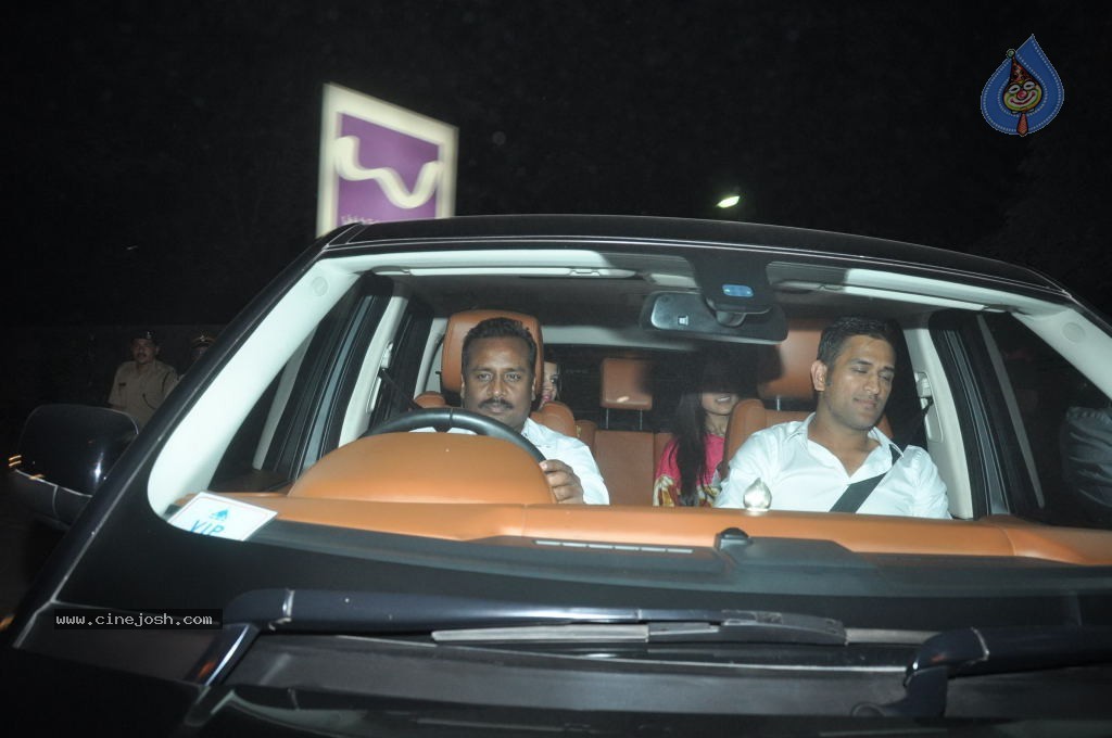 Top Bolly n Cricket Stars at Sachin Tendulkar Party - 12 / 152 photos