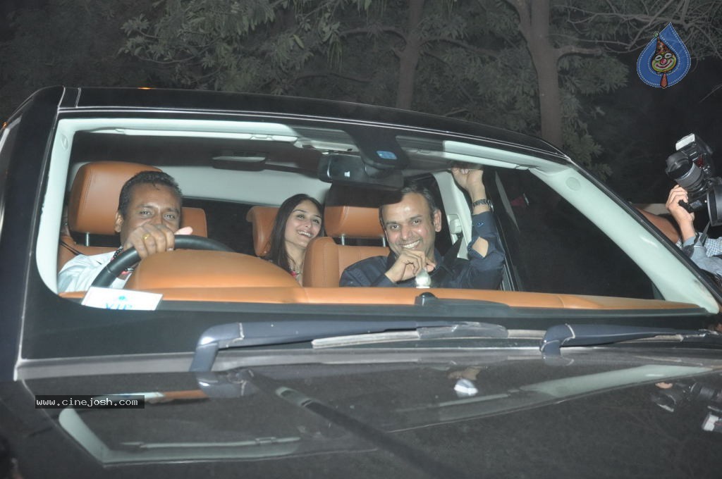 Top Bolly n Cricket Stars at Sachin Tendulkar Party - 20 / 152 photos